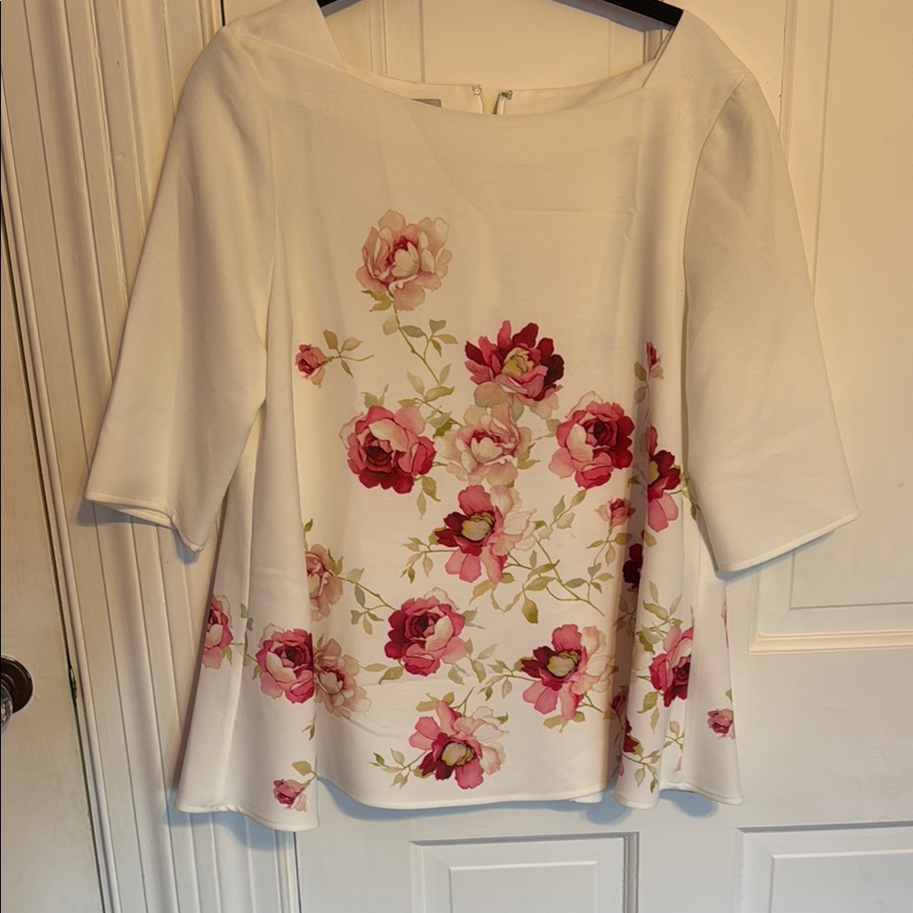 Elegant Floral Print Blouse in Cream and Red. US size 8
